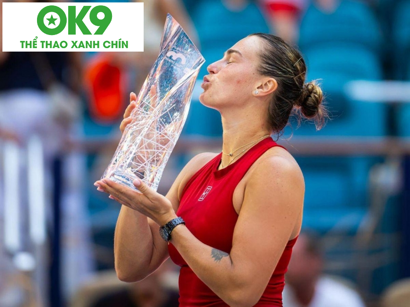 Khoảnh khắc đăng quang của Aryna Sabalenka tại Miami Open (Ảnh: Getty)