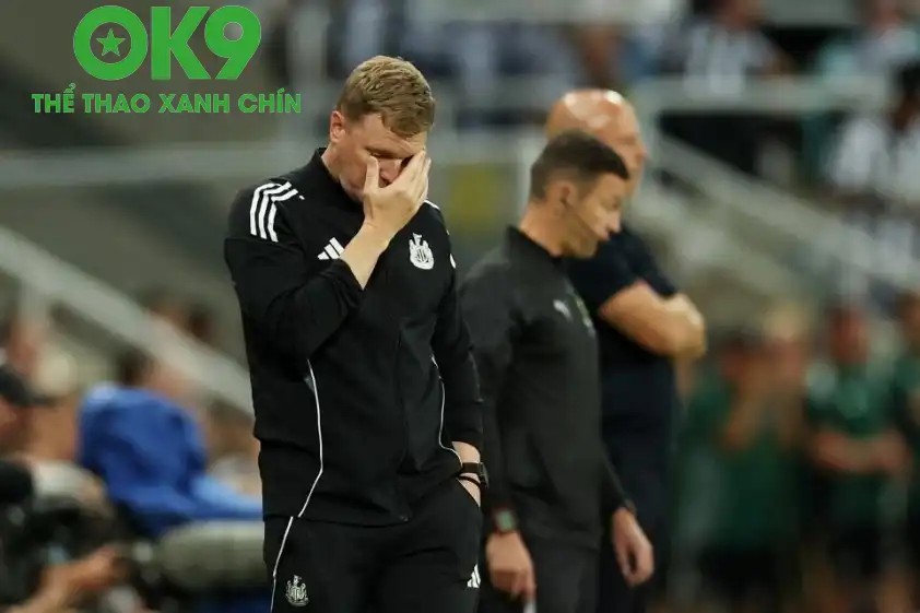 Eddie Howe có lẽ không thể tin được những gì đang xảy ra với đội bóng - Nguồn: Getty Eddie Howe có lẽ không thể tin được những gì đang xảy ra với đội bóng - Nguồn: Getty